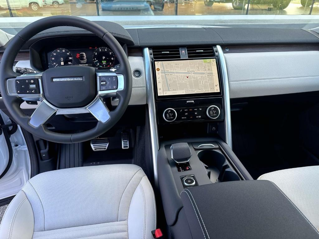 new 2025 Land Rover Discovery car, priced at $77,493