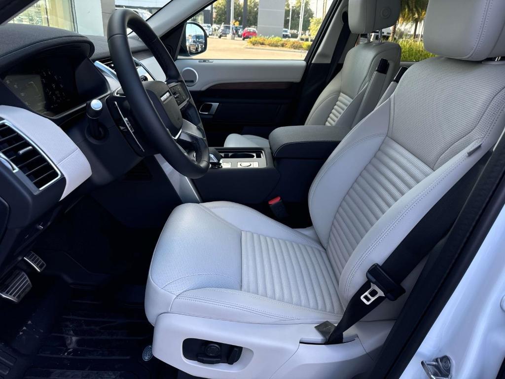 new 2025 Land Rover Discovery car, priced at $77,493