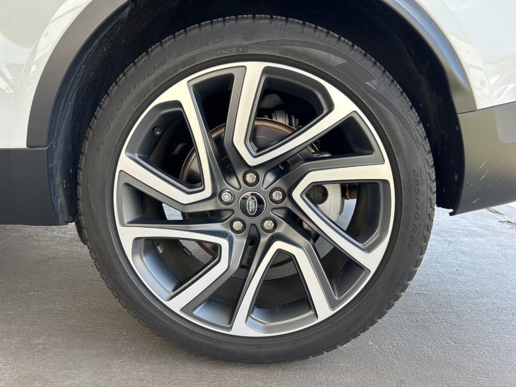 used 2024 Land Rover Discovery car, priced at $47,888
