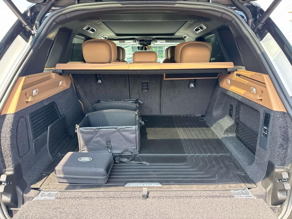 new 2025 Land Rover Range Rover car, priced at $133,625
