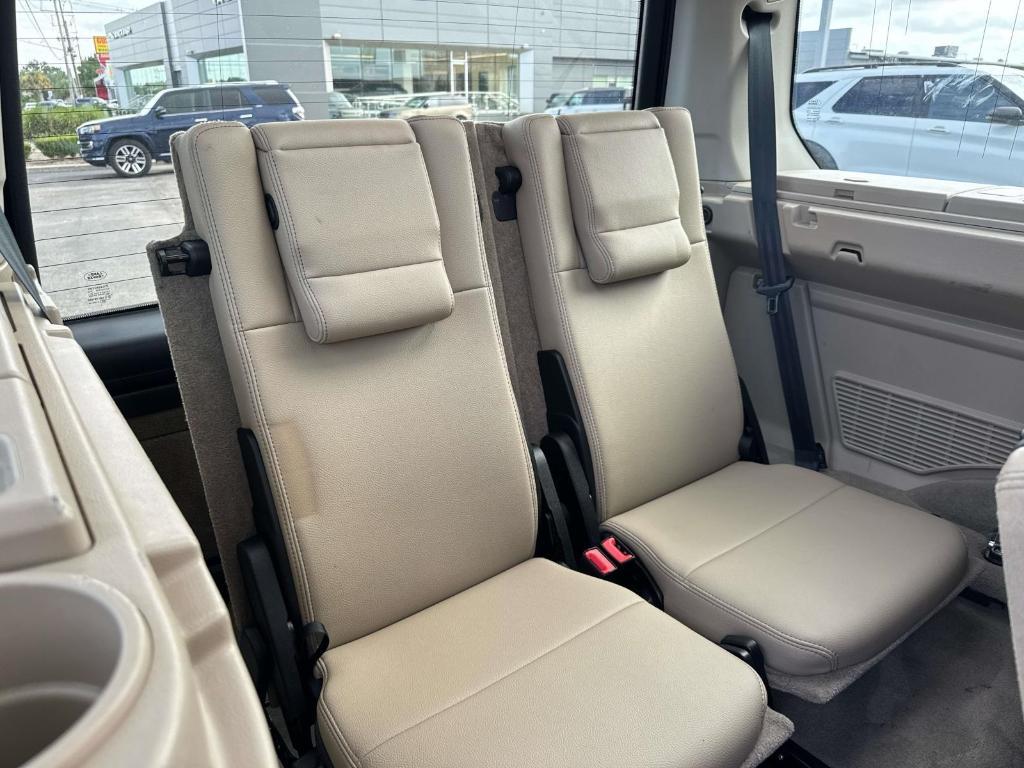 used 2015 Land Rover LR4 car, priced at $17,990