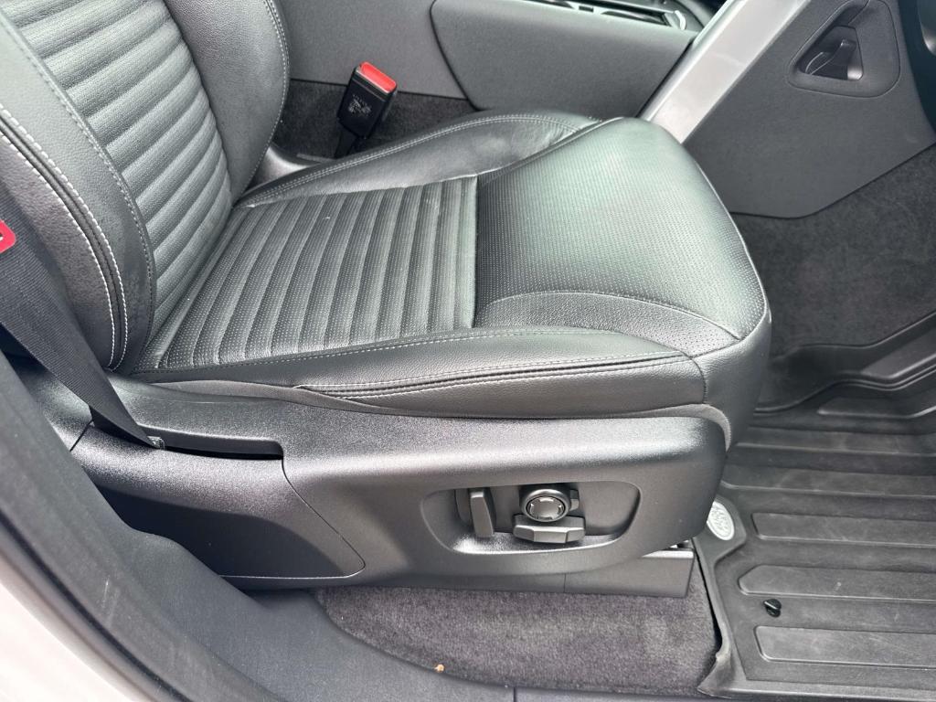 used 2024 Land Rover Discovery car, priced at $42,888