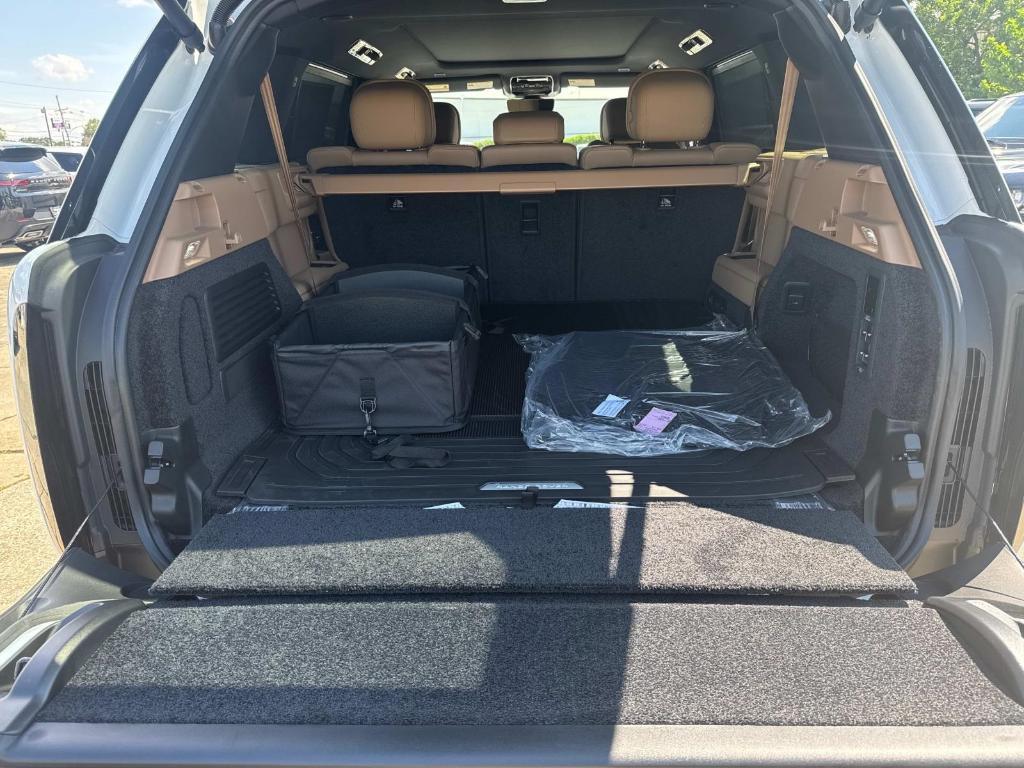 new 2025 Land Rover Range Rover car, priced at $159,335