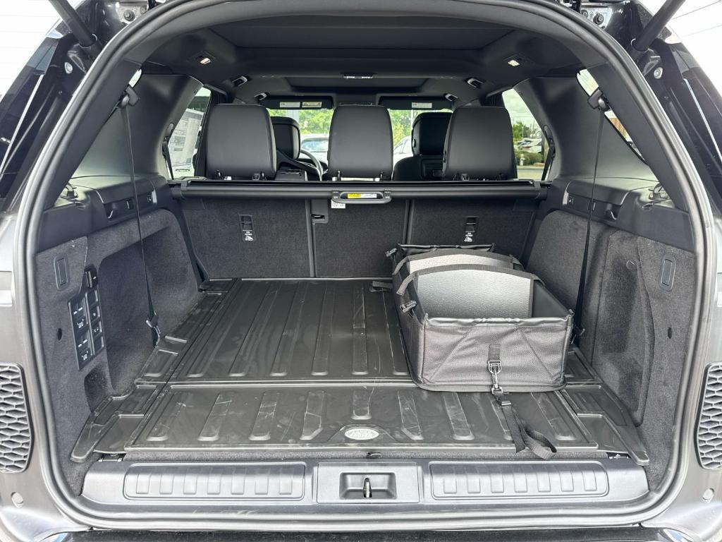 new 2025 Land Rover Discovery car, priced at $83,503