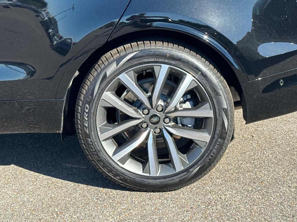 new 2026 Land Rover Discovery car, priced at $73,561