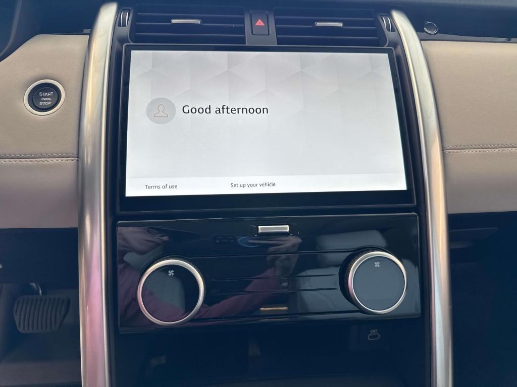 new 2025 Land Rover Discovery car, priced at $63,018