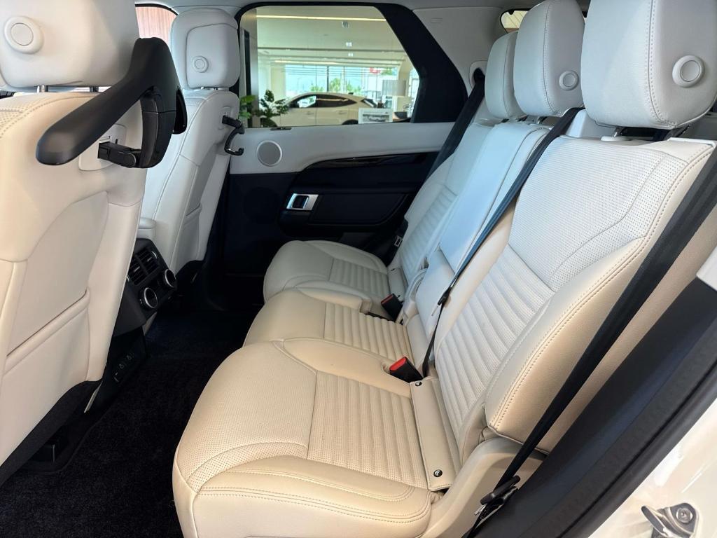 new 2025 Land Rover Discovery car, priced at $63,018