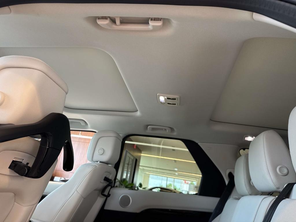 new 2025 Land Rover Discovery car, priced at $63,018