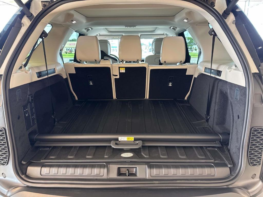new 2025 Land Rover Discovery car, priced at $63,018