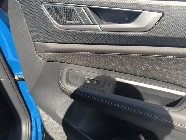 new 2026 Volkswagen Atlas Cross Sport car, priced at $53,676