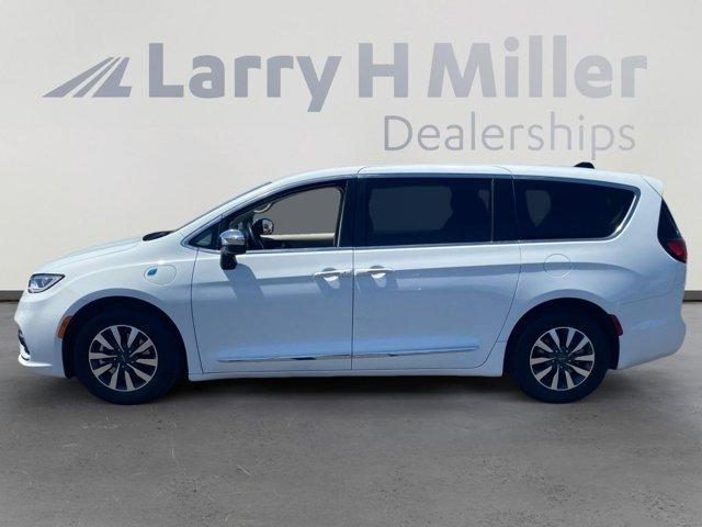 used 2023 Chrysler Pacifica Hybrid car, priced at $32,843