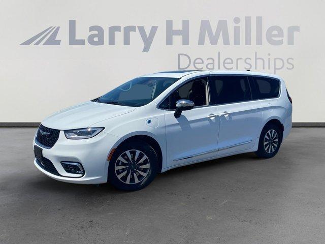 used 2023 Chrysler Pacifica Hybrid car, priced at $32,843