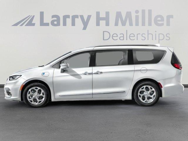 used 2023 Chrysler Pacifica Hybrid car, priced at $33,498