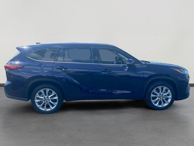 used 2022 Toyota Highlander Hybrid car, priced at $39,998