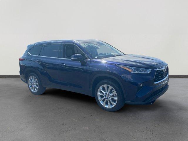 used 2022 Toyota Highlander Hybrid car, priced at $39,998