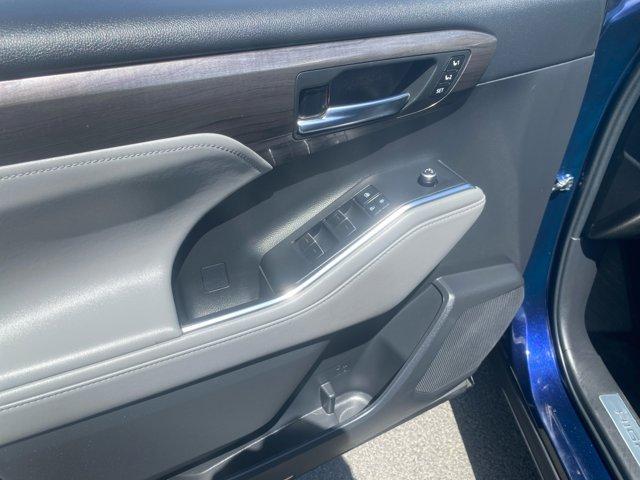 used 2022 Toyota Highlander Hybrid car, priced at $39,998