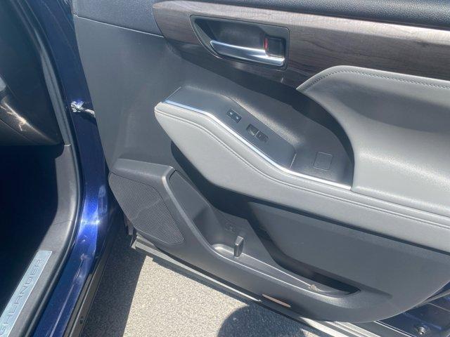 used 2022 Toyota Highlander Hybrid car, priced at $39,998