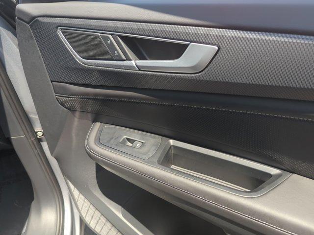 new 2025 Volkswagen Atlas Cross Sport car, priced at $46,006