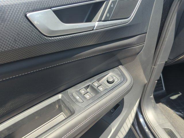 new 2025 Volkswagen Atlas Cross Sport car, priced at $46,006