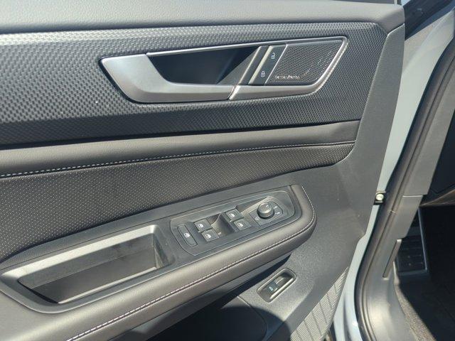 new 2026 Volkswagen Atlas Cross Sport car, priced at $54,250