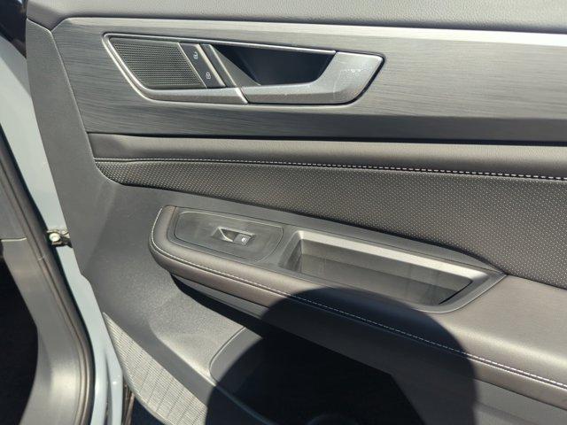 new 2026 Volkswagen Atlas Cross Sport car, priced at $44,012