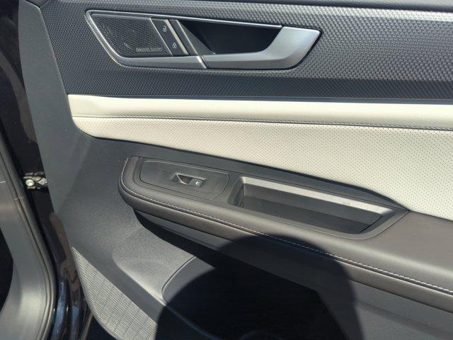 new 2026 Volkswagen Atlas Cross Sport car, priced at $53,676