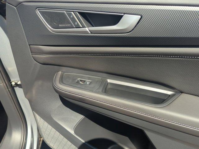 new 2026 Volkswagen Atlas Cross Sport car, priced at $53,676