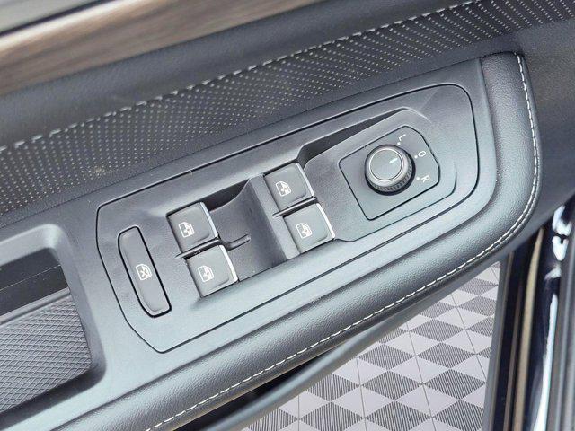 new 2025 Volkswagen Atlas car, priced at $49,672