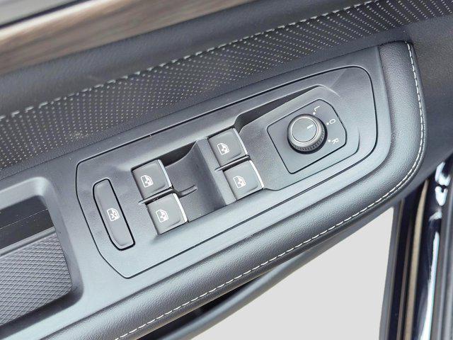 new 2025 Volkswagen Atlas car, priced at $49,671