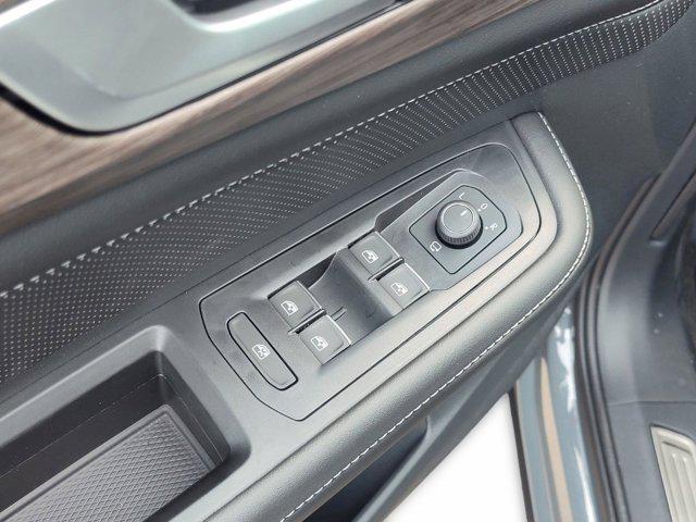 new 2025 Volkswagen Atlas car, priced at $50,402