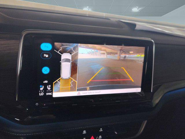 new 2025 Volkswagen Atlas car, priced at $50,582