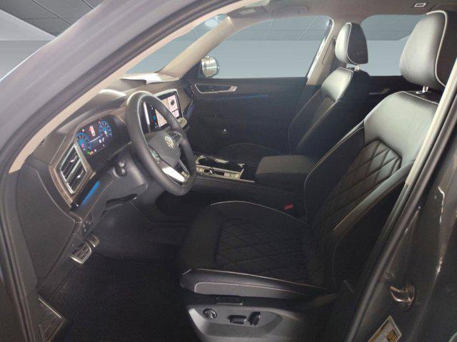 new 2025 Volkswagen Atlas car, priced at $50,582