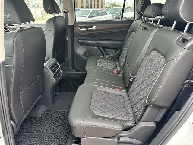 new 2025 Volkswagen Atlas car, priced at $54,181