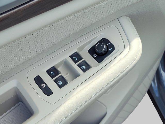 new 2025 Volkswagen Atlas car, priced at $54,781