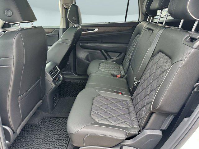 new 2025 Volkswagen Atlas car, priced at $54,181