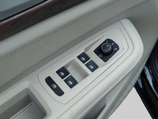 new 2025 Volkswagen Atlas car, priced at $53,911