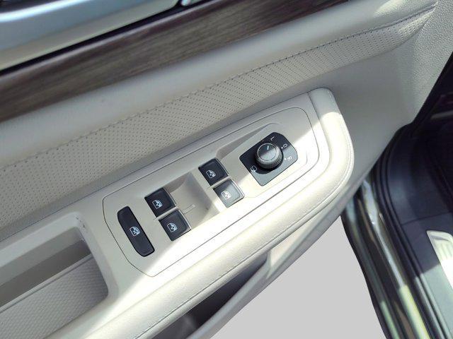 new 2025 Volkswagen Atlas car, priced at $53,591