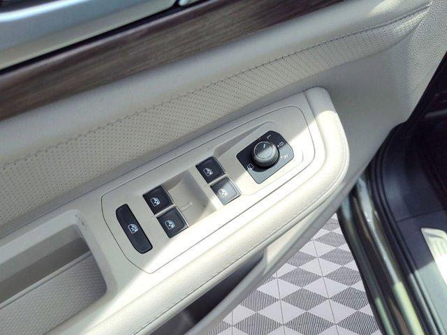 new 2025 Volkswagen Atlas car, priced at $53,591