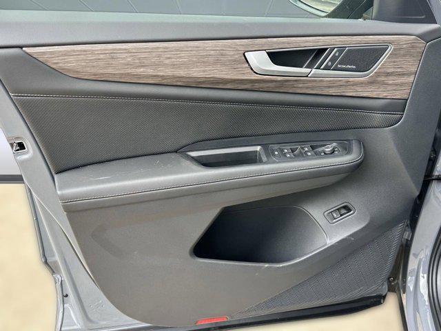 new 2025 Volkswagen Atlas car, priced at $50,352