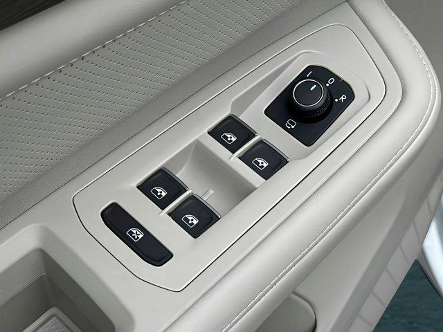 new 2025 Volkswagen Atlas car, priced at $55,062