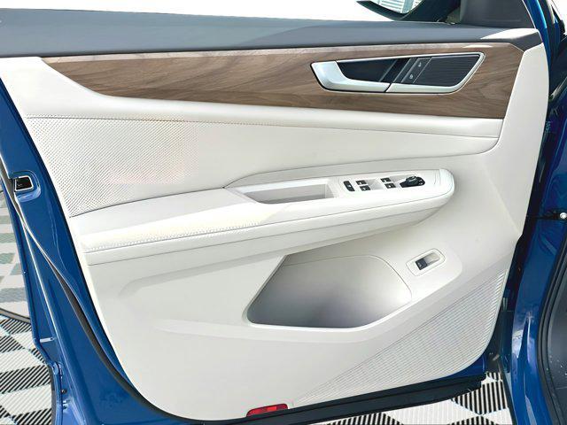 new 2025 Volkswagen Atlas car, priced at $44,712