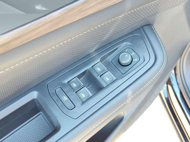 new 2025 Volkswagen Atlas car, priced at $49,672