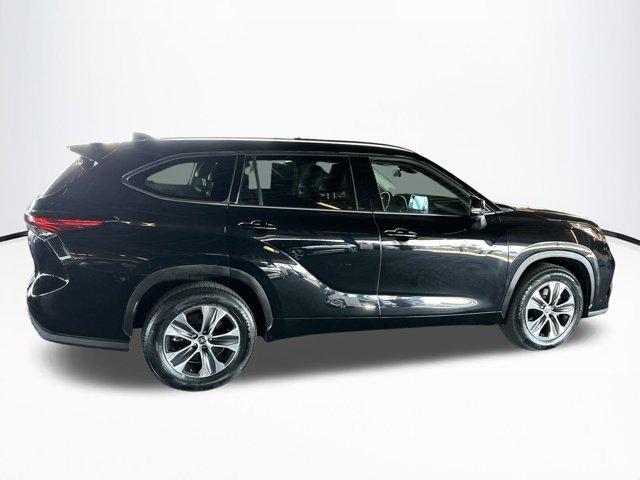 used 2021 Toyota Highlander car, priced at $30,497