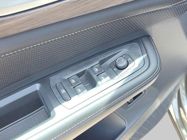 new 2025 Volkswagen Atlas car, priced at $54,341