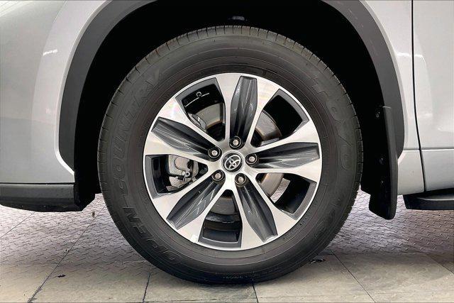 used 2020 Toyota Highlander Hybrid car, priced at $40,782