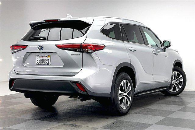 used 2020 Toyota Highlander Hybrid car, priced at $40,782