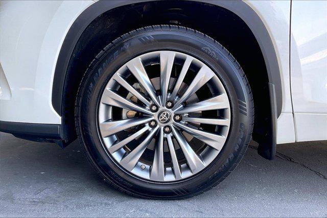 used 2020 Toyota Highlander car, priced at $42,954