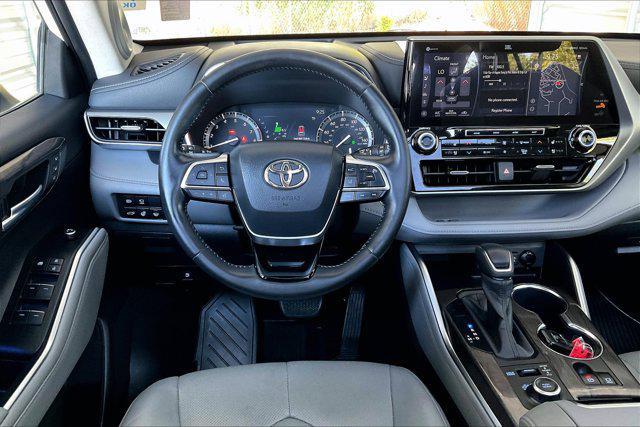 used 2020 Toyota Highlander car, priced at $42,954