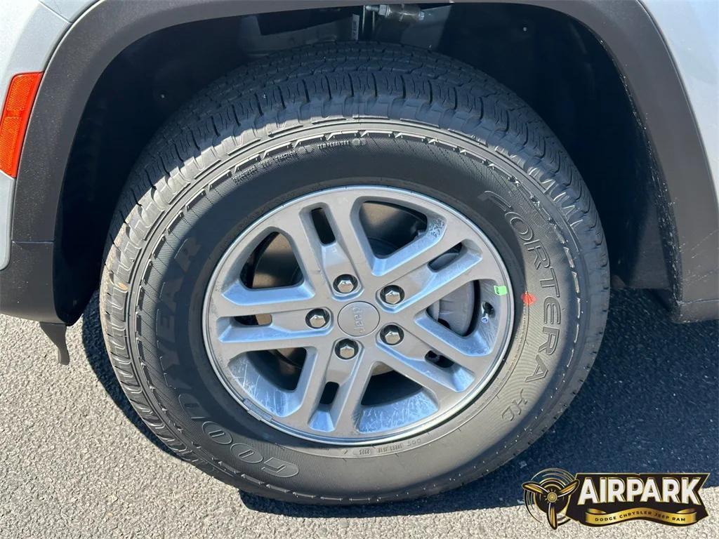 new 2025 Jeep Grand Cherokee car, priced at $43,420