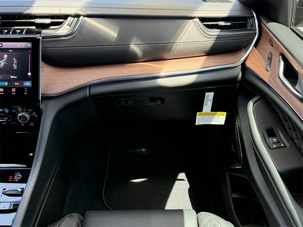 new 2025 Jeep Grand Cherokee car, priced at $67,425